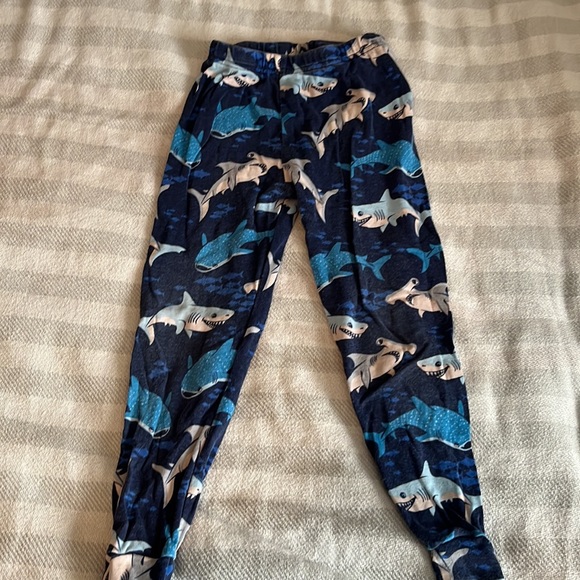 Glow in the dark shark pajama set - Picture 2 of 4